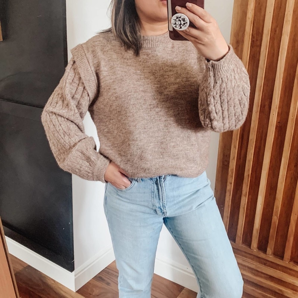 Cobble Lane Pullover‎ Cable Cable Knit Sleeve Sweater. Size S